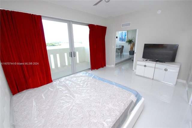 bedroom featuring ceiling fan