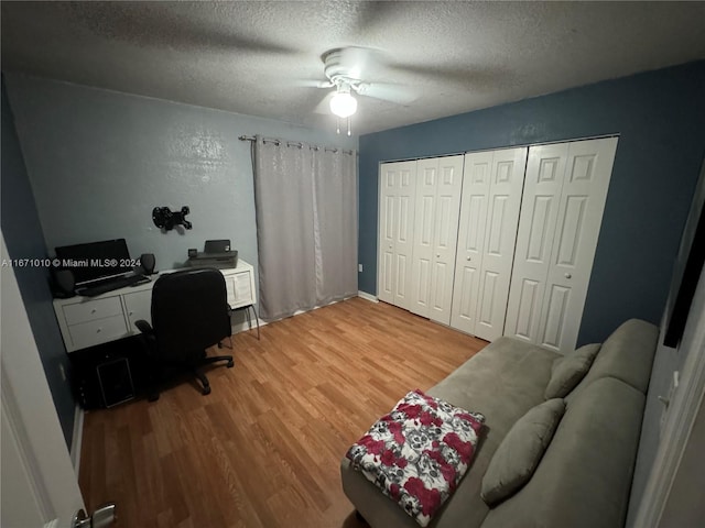 office area featuring ceiling fan, a textured ceiling, and hardwood / wood-style floors