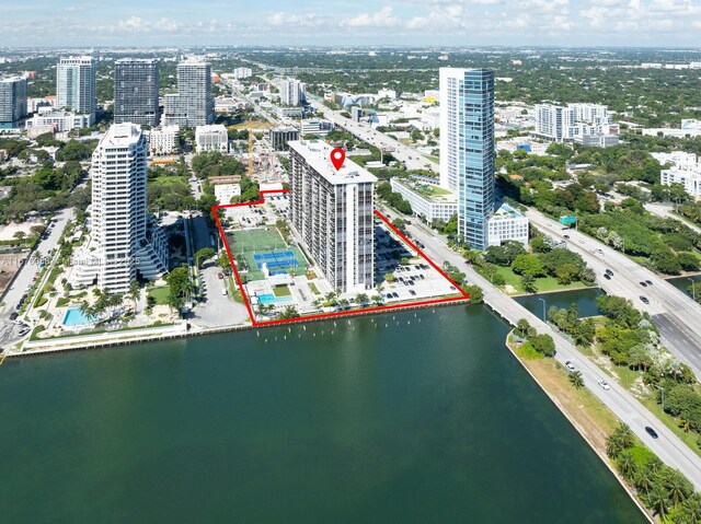 600 NE 36th St Unit 423, Miami, FL 33137 - view of urban area featuring a large body of water and property boundaries highlighted