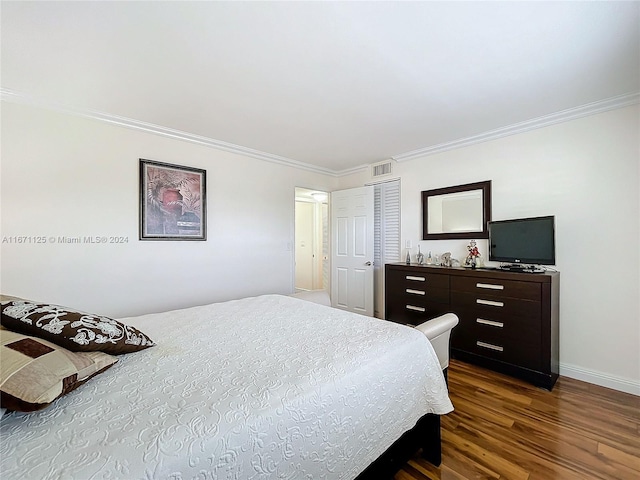 bedroom with baseboards, visible vents, dark wood-style floors, and ornamental molding