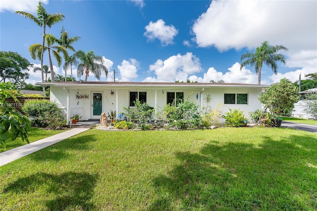 single story home with a front yard