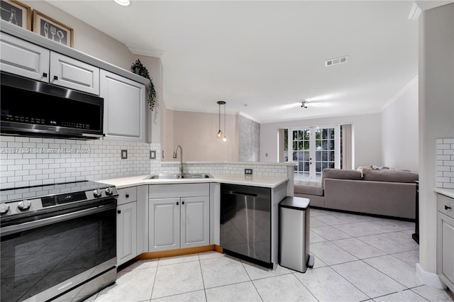 kitchen with sink, hanging light fixtures, stainless steel appliances, gray cabinets, and ornamental molding