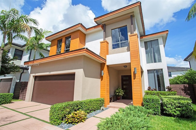 view of front facade featuring a garage