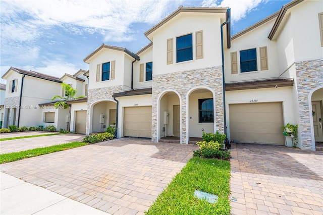 view of front of house featuring a garage