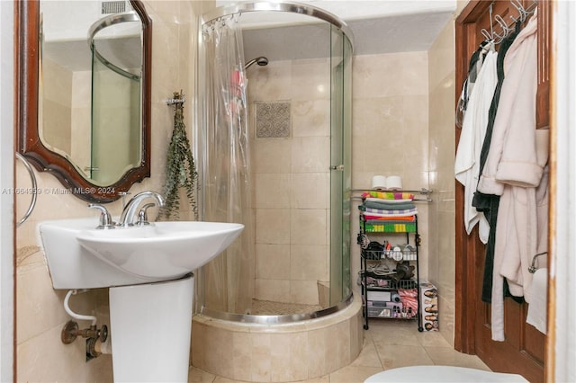 bathroom featuring a shower with shower curtain and tile patterned floors