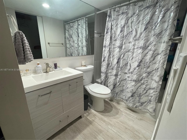 full bathroom with shower / tub combo, vanity, and toilet