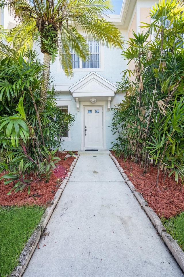 view of property entrance