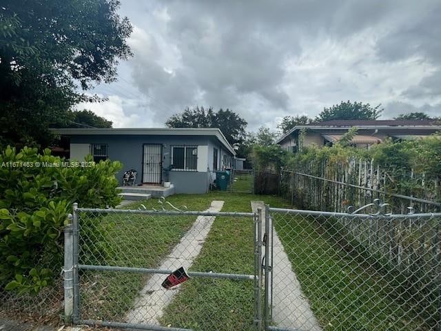 bungalow-style home featuring a front lawn