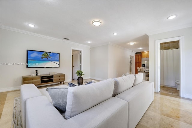 living room with baseboards, visible vents, crown molding, and recessed lighting