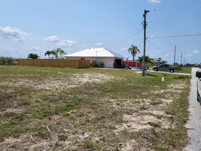 Listing photo 3 for 1725NE 5th Pl, Cape Coral FL 33909