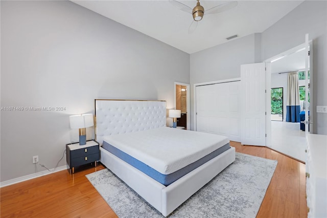 bedroom with connected bathroom, hardwood / wood-style floors, ceiling fan, and a closet