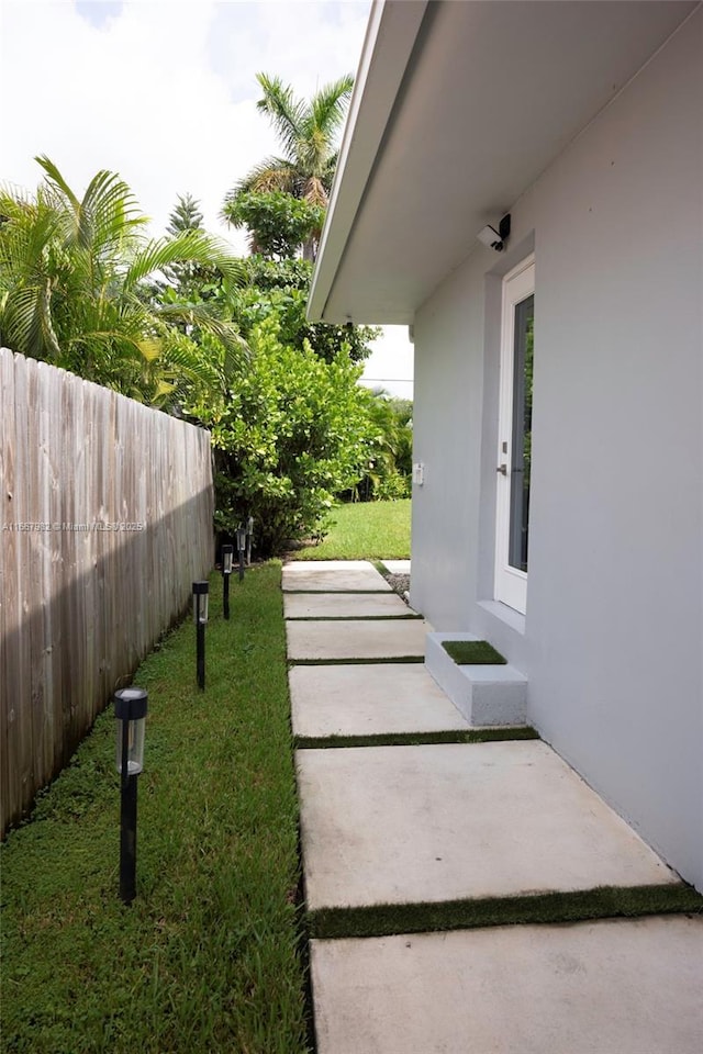 view of yard featuring a patio