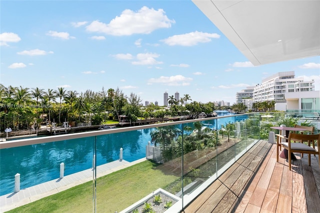 view of pool featuring a yard