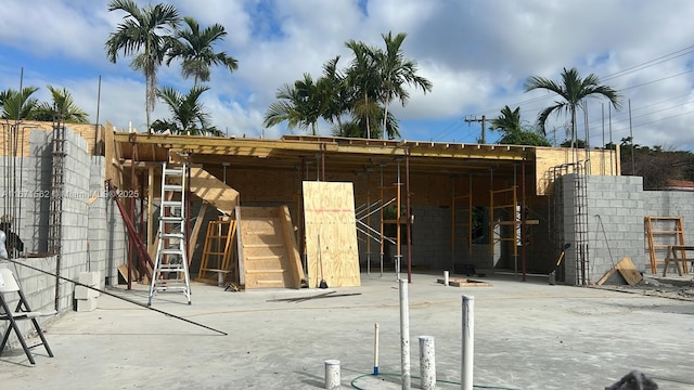 exterior space featuring an outdoor bar