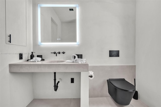 bathroom featuring toilet