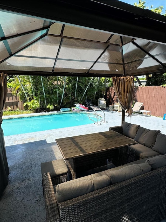 view of swimming pool featuring a patio and outdoor lounge area