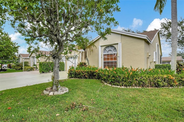 view of front of house with a front lawn