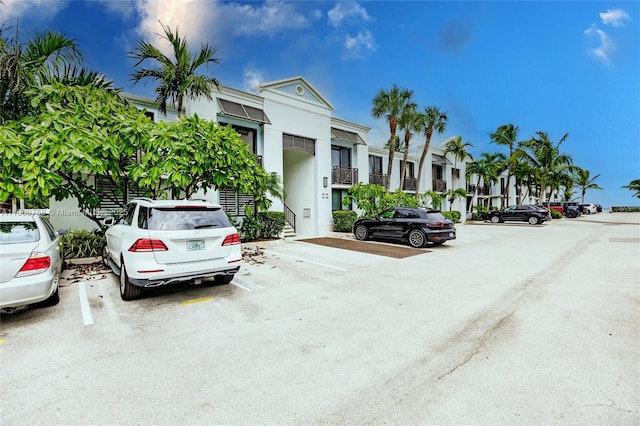 1586 S Ocean Ln Unit 125, Fort Lauderdale, FL 33316 - exterior space with a residential view, uncovered parking, and stucco siding
