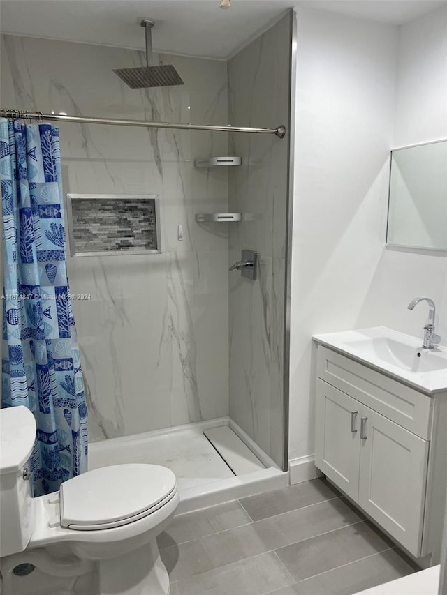 bathroom featuring vanity, toilet, and a shower with curtain