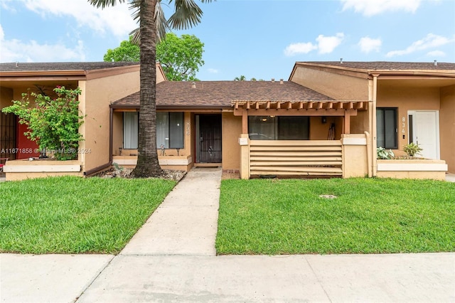 view of front of property with a front lawn