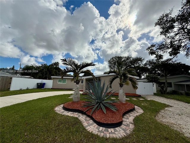 view of front facade with a front lawn