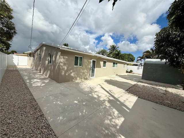 view of front of home featuring a patio area