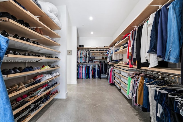 view of spacious closet