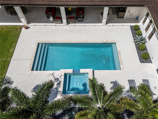 view of swimming pool featuring a patio