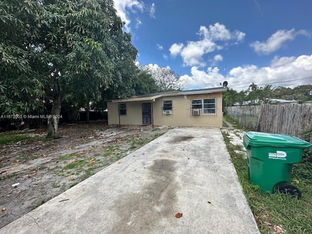 view of front of property