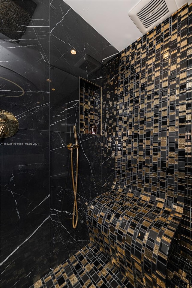 bathroom featuring a tile shower