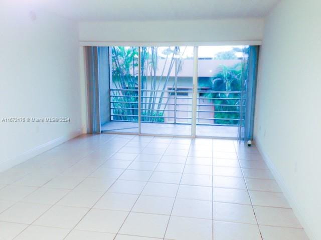 empty room featuring light tile patterned floors