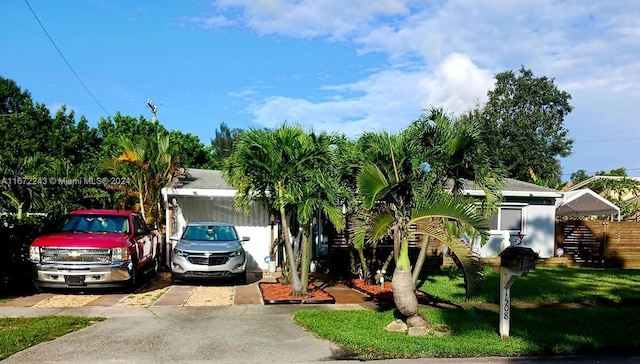 view of front of home with a front lawn