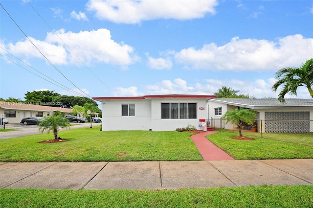 view of front facade with a front lawn