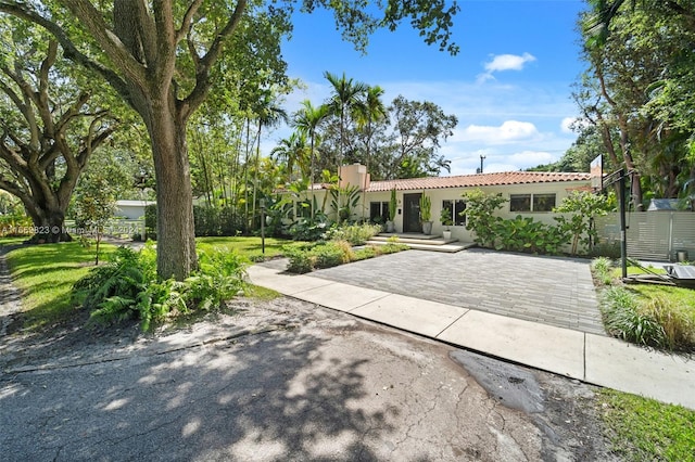 ranch-style home featuring a front yard