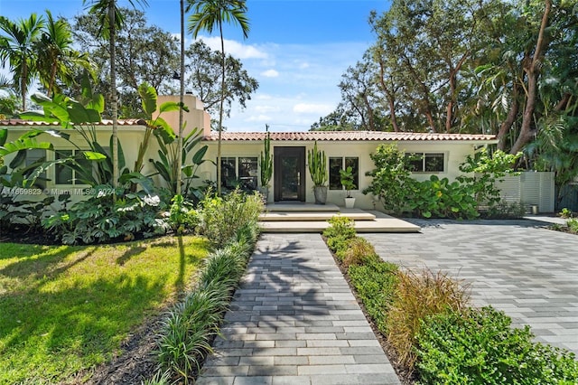 view of front of home with a front lawn