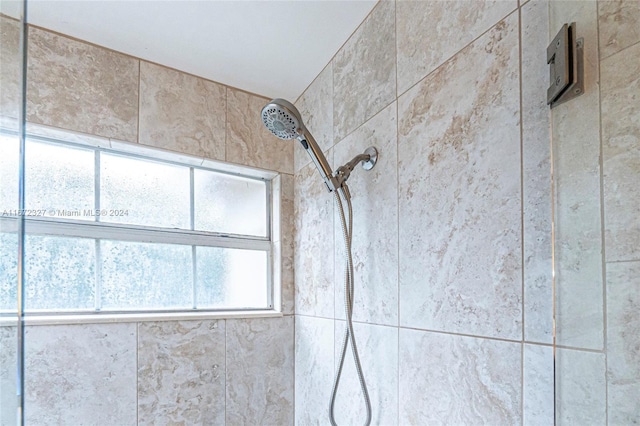 room details featuring a tile shower