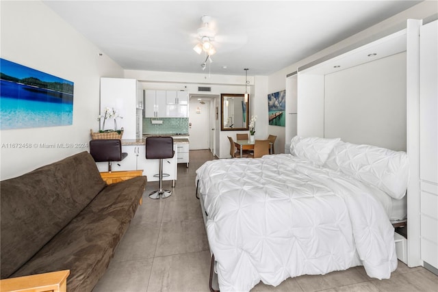 bedroom with ceiling fan