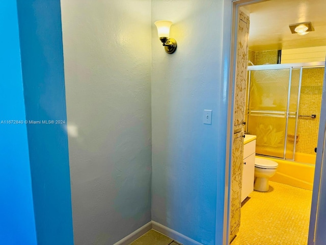 full bath with toilet and combined bath / shower with glass door