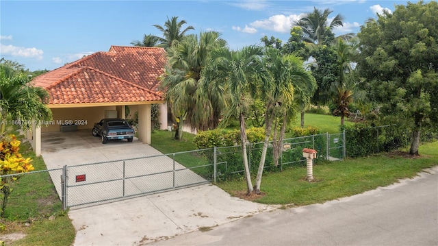 view of front of house featuring a front yard and a carport