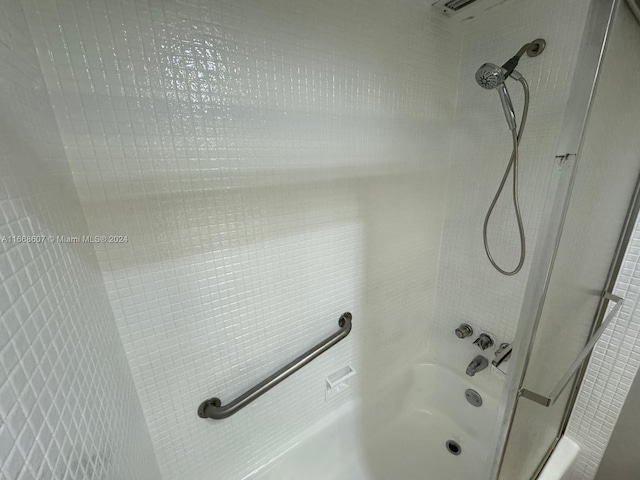 room details featuring tiled shower / bath