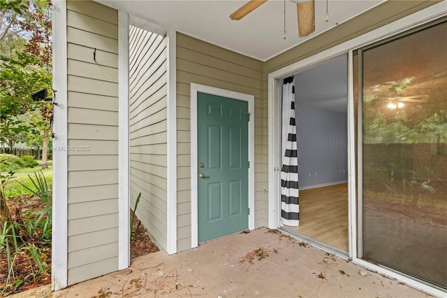 property entrance with ceiling fan