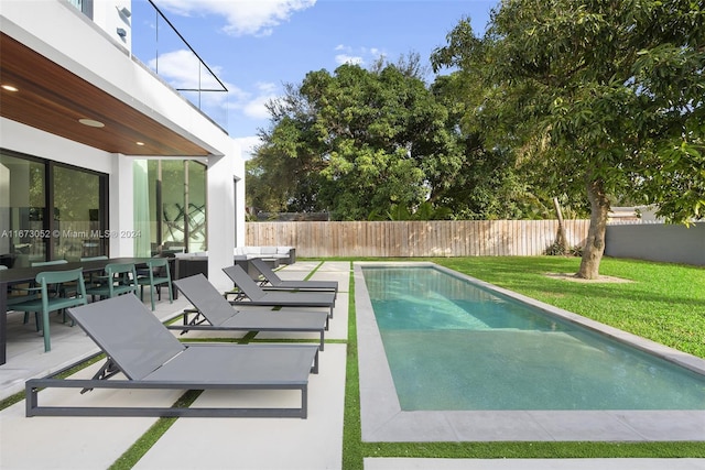 view of swimming pool featuring a patio