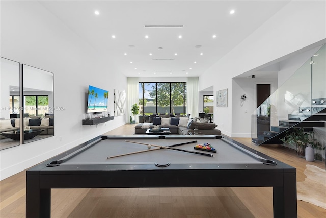 rec room featuring light hardwood / wood-style flooring and billiards