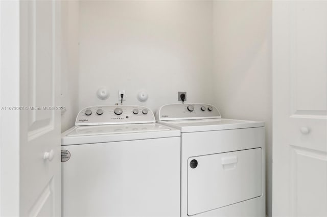 laundry room with washing machine and dryer