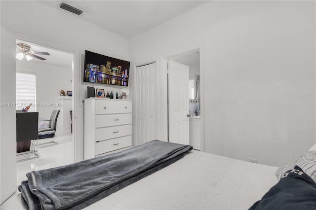 bedroom with ceiling fan