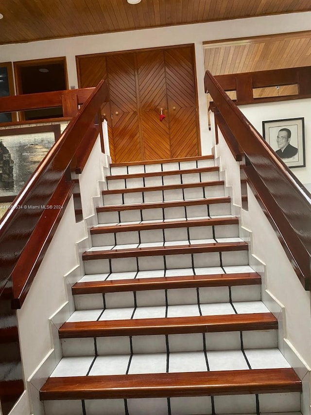 94-93 59 Cra, Barranquilla, FL 80001 - stairway featuring baseboards and wooden ceiling