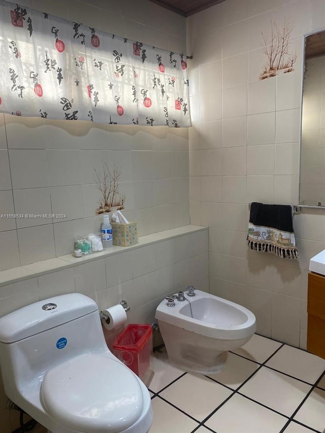 94-93 59 Cra, Barranquilla, FL 80001 - bathroom featuring tile walls, a bidet, tile patterned flooring, and vanity