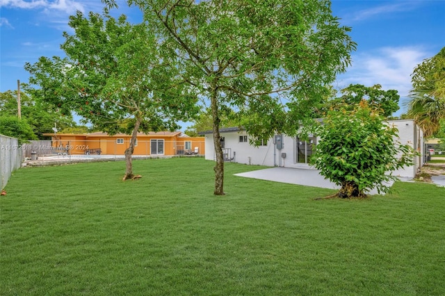 view of yard with a patio area