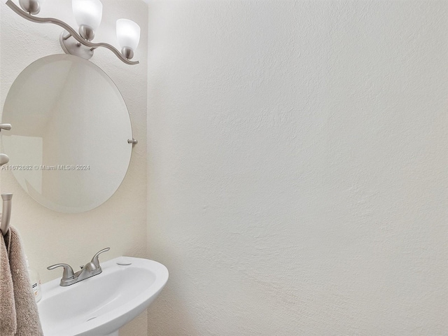 bathroom with sink