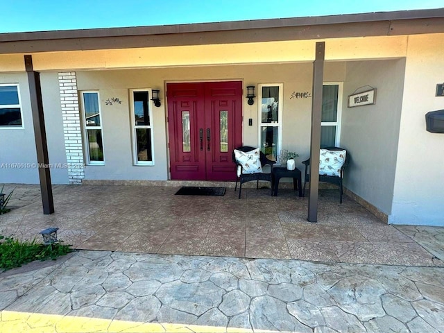 property entrance featuring a porch